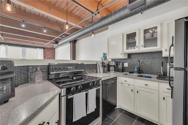 kitchen featuring stainless steel appliances, tasteful backsplash, a sink, and white cabinetry