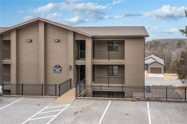 164 Dogwood Park Trl, Branson, MO 65616 - view of building exterior with uncovered parking and fence