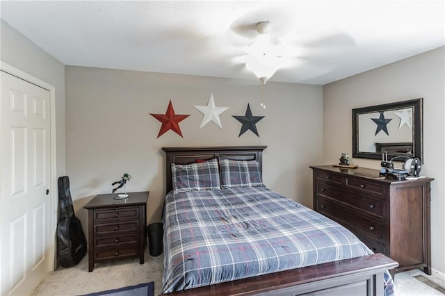 bedroom featuring a ceiling fan and light colored carpet