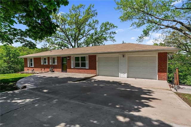 904 E Golf Hill Dr, Excelsior Springs, MO 64024 - ranch-style house with brick siding, driveway, and an attached garage