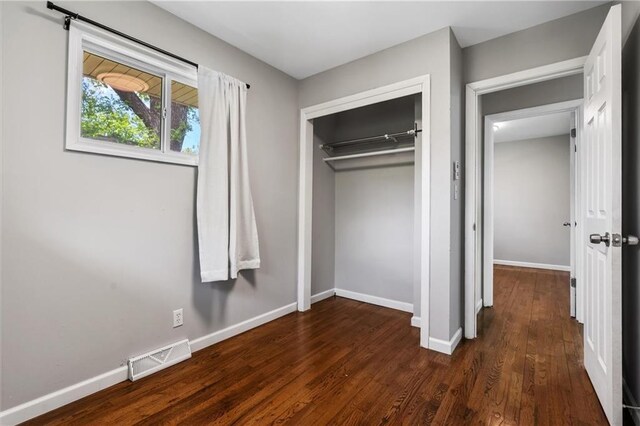 904 E Golf Hill Dr, Excelsior Springs, MO 64024 - unfurnished bedroom with wood finished floors, baseboards, and a closet