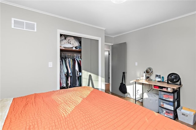 bedroom featuring a closet, visible vents, and crown molding