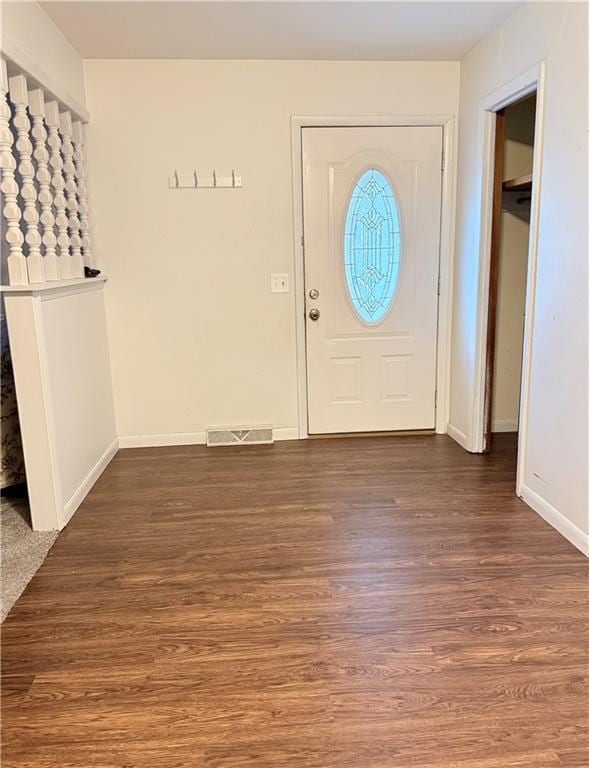 foyer with visible vents, baseboards, and wood finished floors