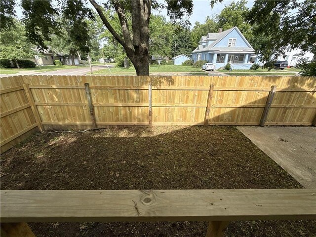 10 W Vine St, Iola, KS 66749 - view of yard