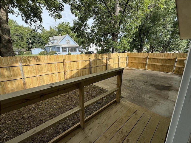 10 W Vine St, Iola, KS 66749 - view of deck