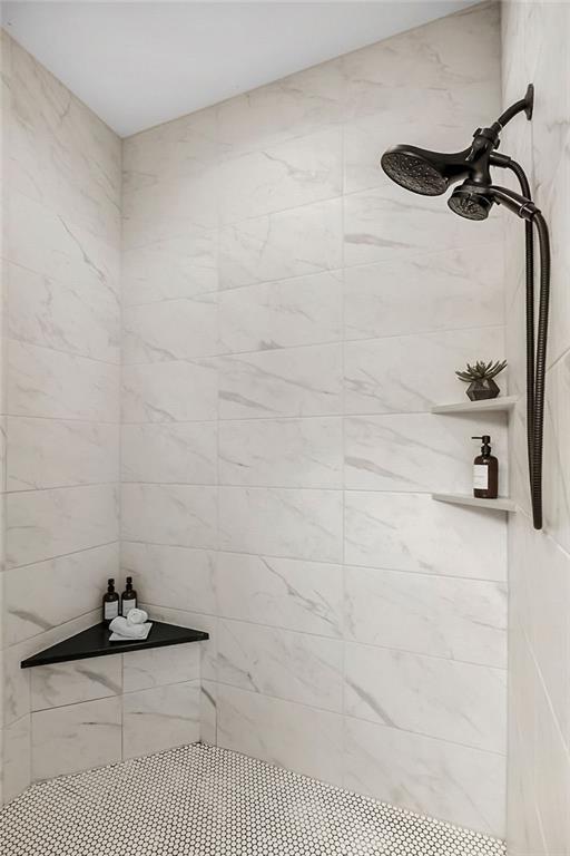 16649 S Tomashaw St, Olathe, KS 66062 - bathroom with tiled shower