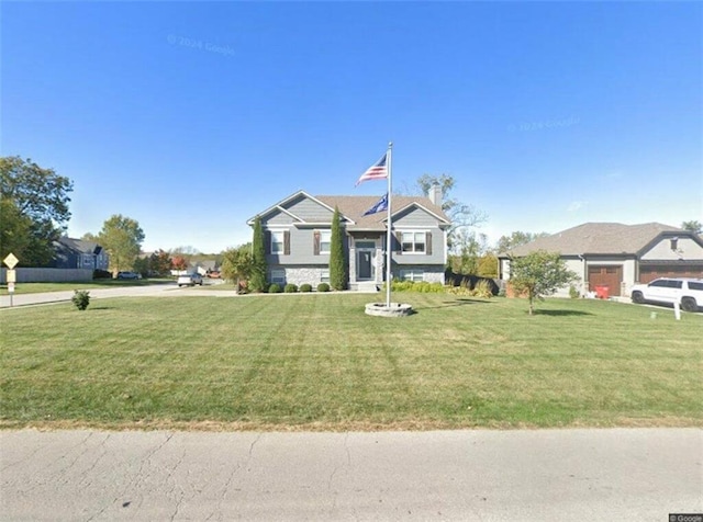 view of front of property with a front yard