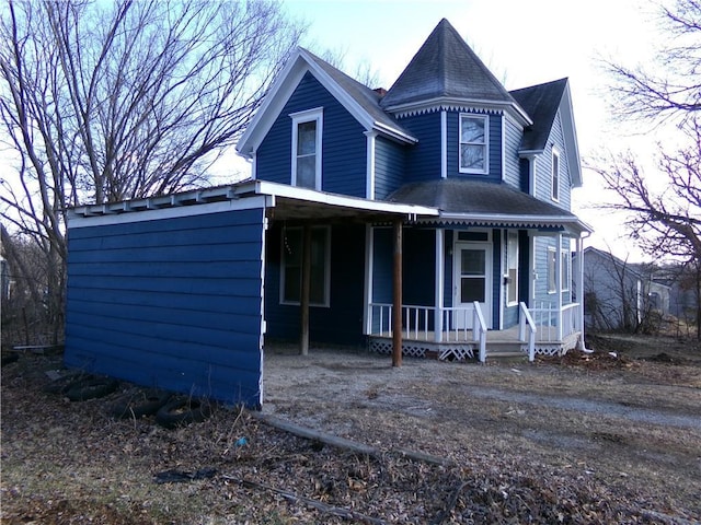 view of front of property featuring a porch