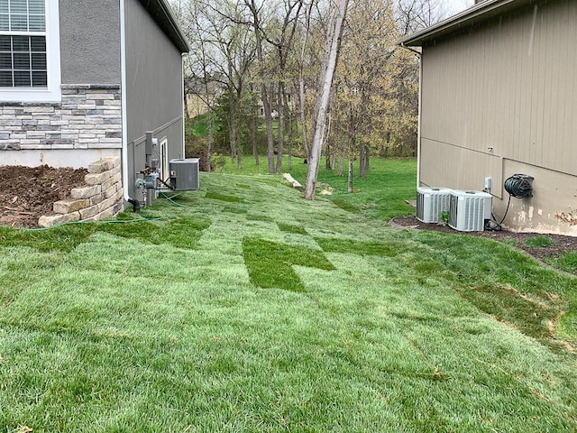 view of yard featuring central AC unit