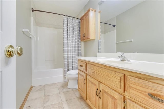 bathroom featuring baseboards, toilet, tile patterned floors, shower / bath combination with curtain, and vanity