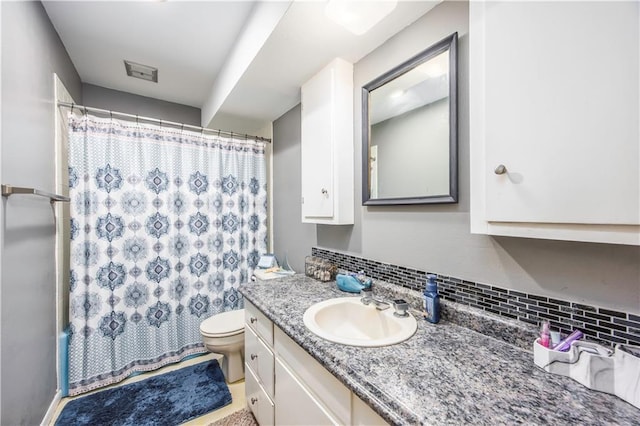 bathroom with vanity, visible vents, curtained shower, toilet, and backsplash