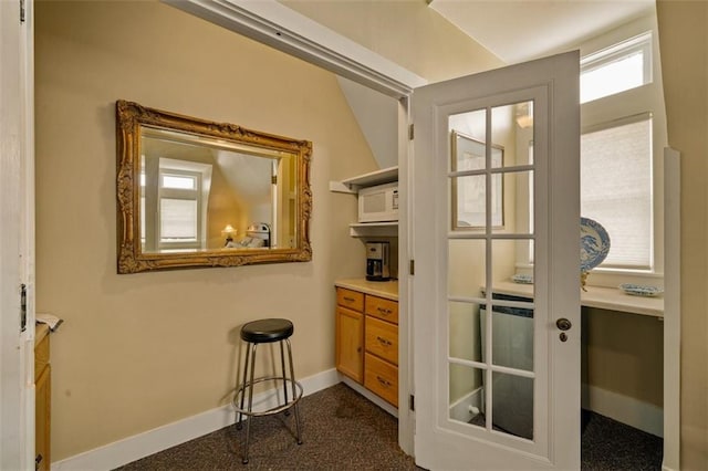 entryway featuring baseboards