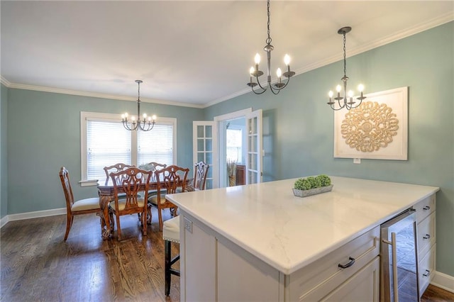 kitchen with an inviting chandelier, wine cooler, dark wood-style floors, and baseboards