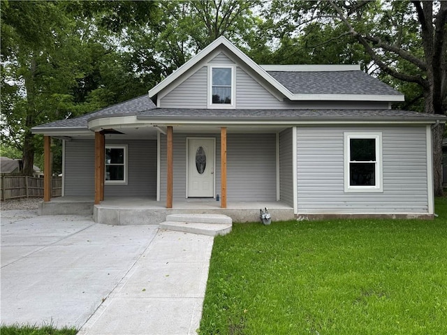 415 E Hale St, Spring Hill, KS 66083 - bungalow-style home featuring a shingled roof and a porch