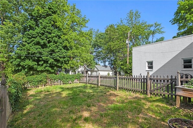 928 S Esplanade St, Leavenworth, KS 66048 - view of yard
