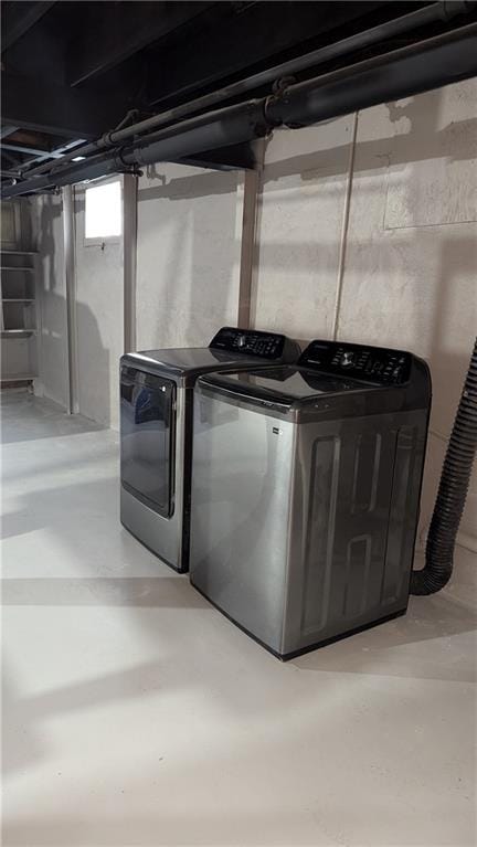 laundry area with laundry area and independent washer and dryer