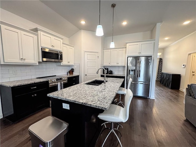 kitchen with dark wood-style floors, appliances with stainless steel finishes, decorative backsplash, and a sink