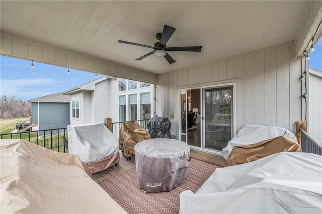 sunroom featuring a ceiling fan