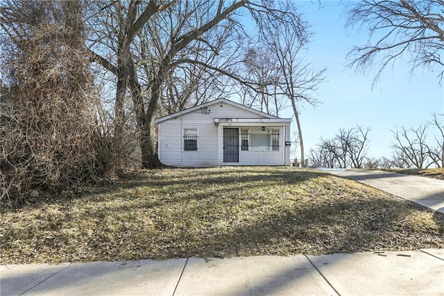 bungalow-style home with a front lawn