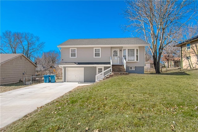 view of front of property with driveway, an attached garage, fence, and a front yard