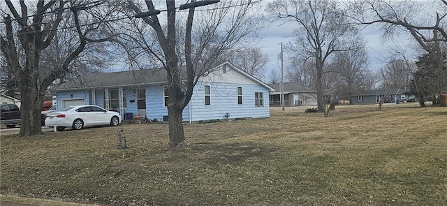 view of front of house featuring a garage and a front yard