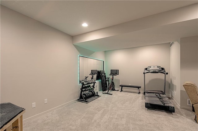 workout room featuring carpet floors, recessed lighting, and baseboards