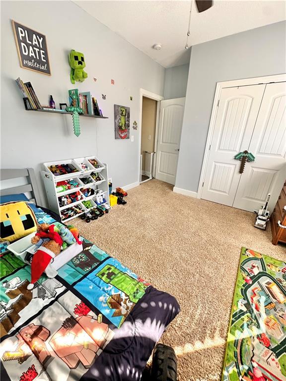 playroom with carpet floors and baseboards