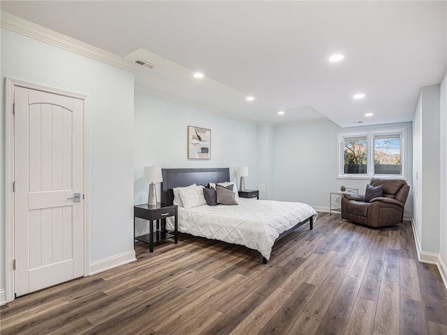 bedroom featuring baseboards, visible vents, dark wood-type flooring, crown molding, and recessed lighting