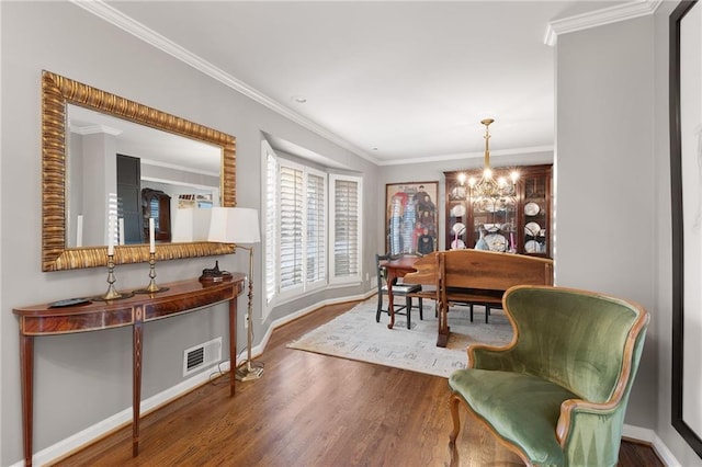 dining room featuring crown molding, an inviting chandelier, and wood finished floors