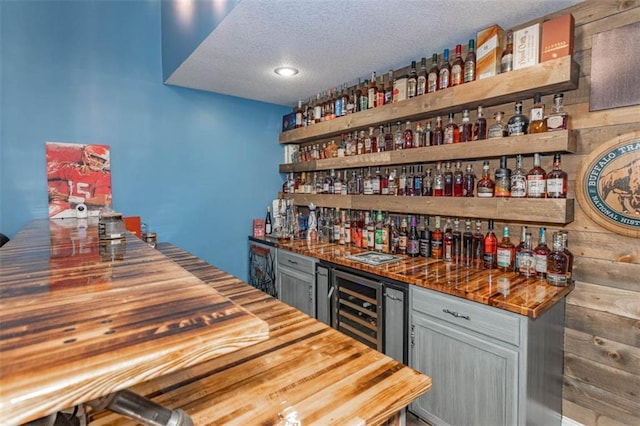 5990 Z Hwy, Edgerton, MO 64444 - indoor wet bar featuring a textured ceiling
