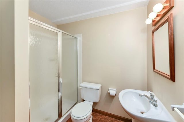 3824 SW Windemere Dr, Lees Summit, MO 64082 - bathroom featuring a stall shower, a sink, baseboards, and toilet