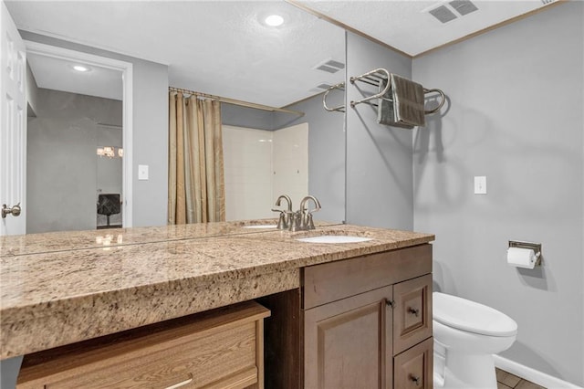 full bathroom with toilet, vanity, visible vents, and a shower with curtain