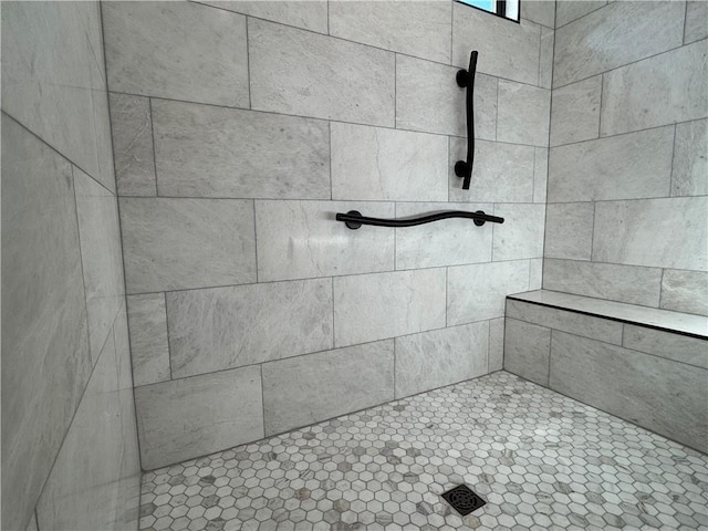 full bathroom featuring tiled shower