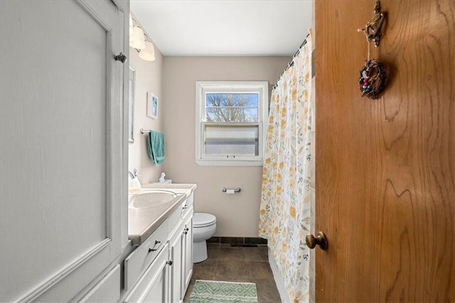 full bathroom featuring vanity, curtained shower, tile patterned floors, toilet, and baseboards