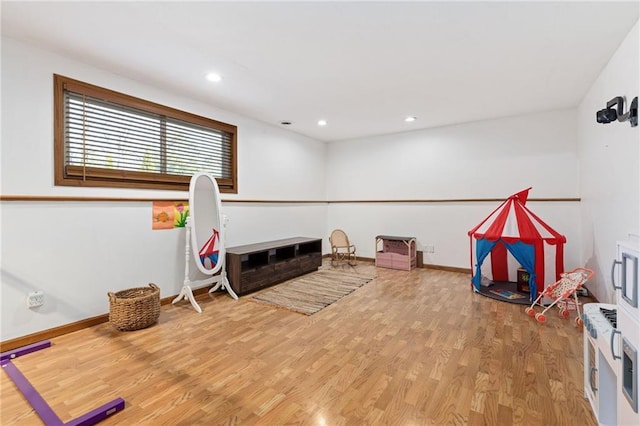 rec room featuring recessed lighting, baseboards, and wood finished floors