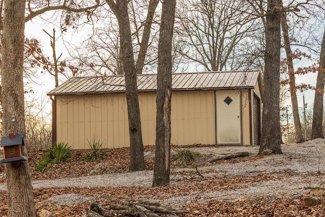 view of outbuilding featuring an outbuilding