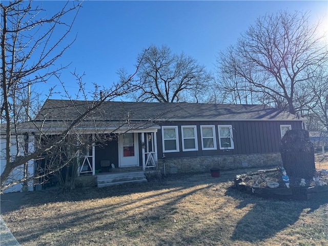 view of front of home with roof with shingles