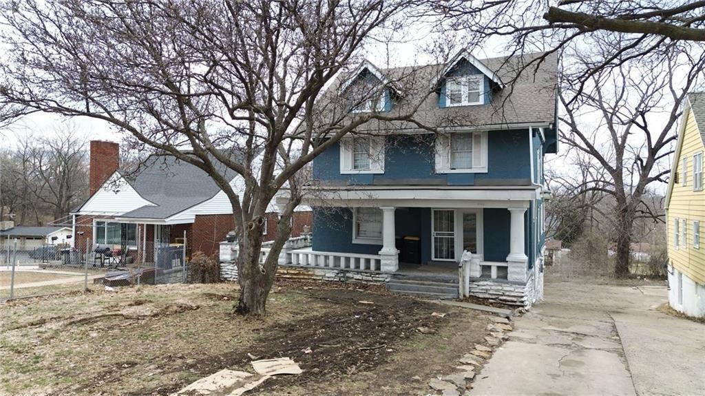 traditional style home with a porch