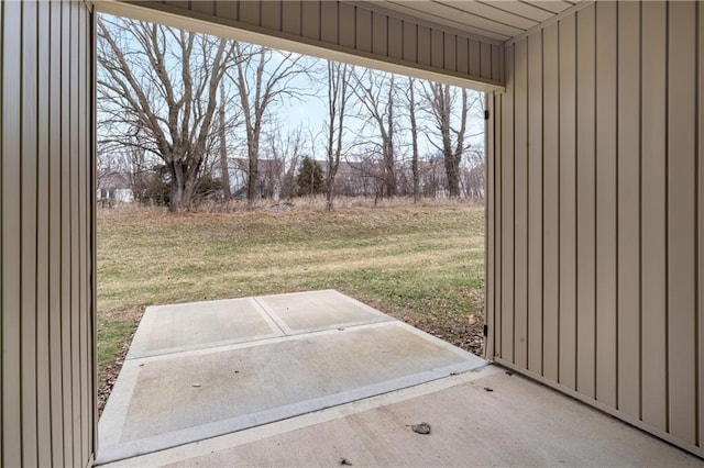 view of yard with a patio