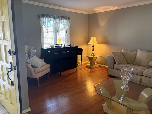 living area featuring wood-type flooring, baseboards, and crown molding