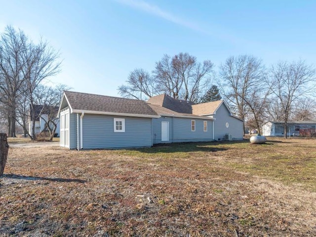 rear view of house featuring a yard