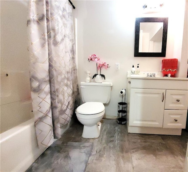 full bath featuring shower / bathtub combination with curtain, vanity, and toilet