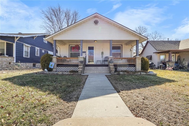 bungalow-style home featuring a front lawn and a porch