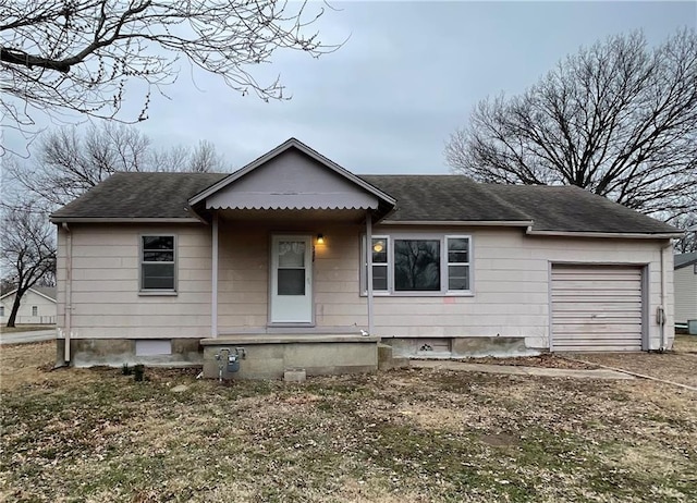 view of front of property featuring a shingled roof and an attached garage