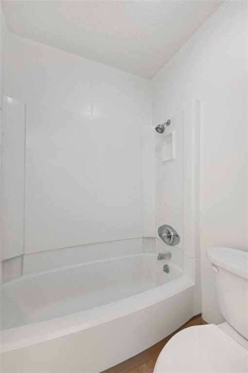 314 N 6th St, Leavenworth, KS 66048 - full bath with toilet and washtub / shower combination