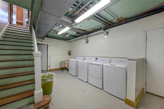 314 N 6th St, Leavenworth, KS 66048 - laundry room featuring washing machine and dryer