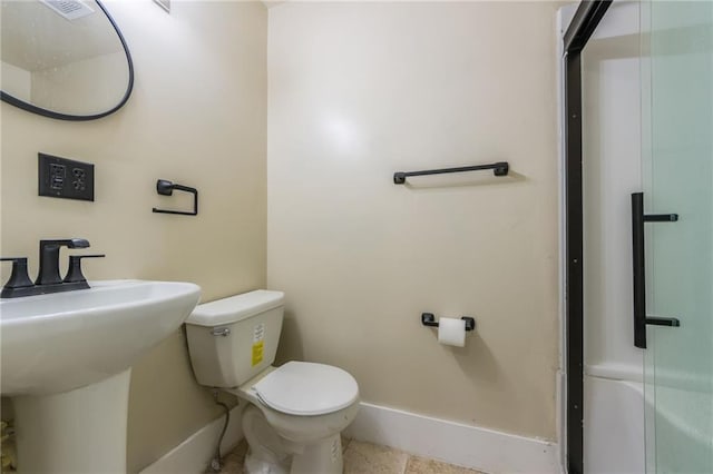 bathroom featuring tile patterned floors, visible vents, toilet, a sink, and baseboards