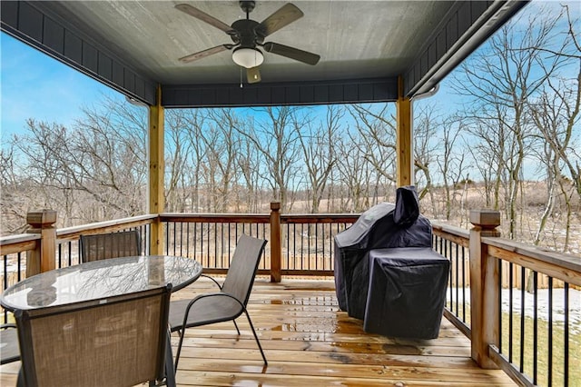 deck with a ceiling fan