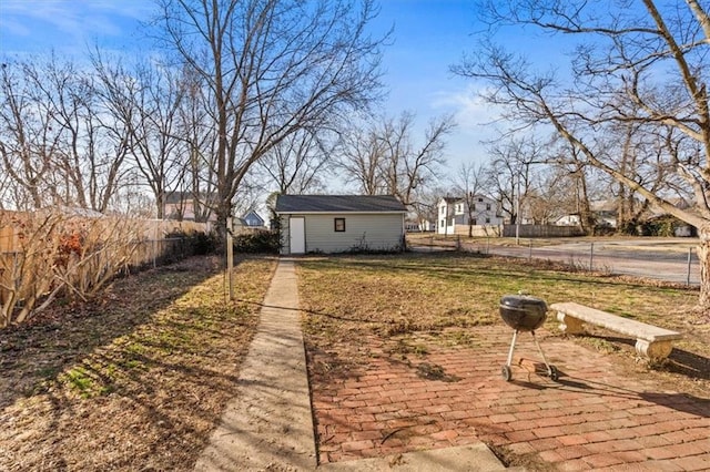 view of yard featuring an outbuilding and fence