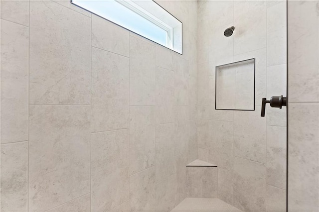 full bathroom featuring a tile shower